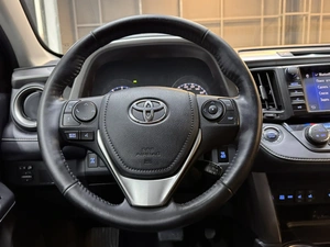 Внедорожник Toyota RAV4 2018 года, 2797000 рублей, Красноярск