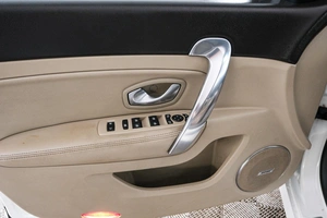 Седан Renault Latitude 2011 года, 819000 рублей, Красноярск