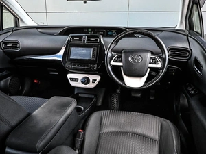 Лифтбек Toyota Prius 2017 года, 1699000 рублей, Кирилловка