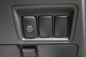 Минивэн Toyota Isis 2011 года, 1299000 рублей, Барнаул