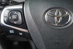 Седан Toyota Camry 2017 года, 2639000 рублей, Тюмень