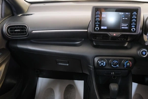Хетчбэк Toyota Yaris 2021 года, 1139000 рублей, Омск