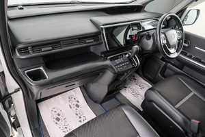 Минивэн Honda Stepwgn Spada 2015 года, 1989000 рублей, Красноярск