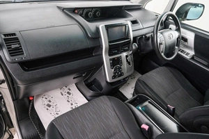Минивэн Toyota Noah 2010 года, 1399000 рублей, Красноярск