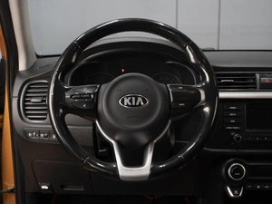Седан Kia Rio 2017 года, 1180000 рублей, Омск