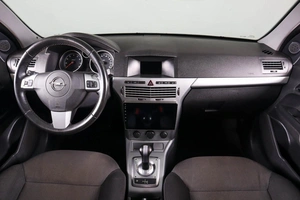 Седан Opel Astra 2010 года, 529000 рублей, Пермь