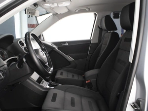 Внедорожник Volkswagen Tiguan 2009 года, 985000 рублей, Омск