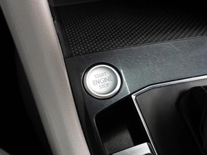 Внедорожник Volkswagen Tiguan 2018 года, 2599000 рублей, Тюмень