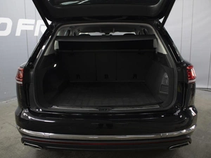 Внедорожник Volkswagen Touareg 2021 года, 6900000 рублей, Омск