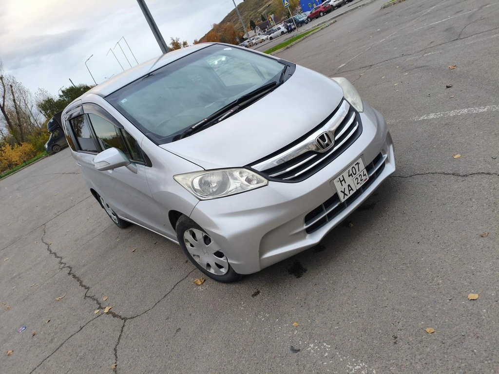 Минивэн Honda Freed 2012 года, 1100000 рублей, Красноярск