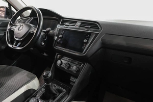 Внедорожник Volkswagen Tiguan 2019 года, 2669000 рублей, Новокузнецк