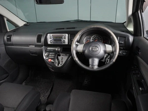 Минивэн Toyota Wish 2005 года, 850000 рублей, Красный Пахарь