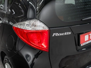 Хетчбэк Toyota Ractis 2011 года, 900000 рублей, Красноярск