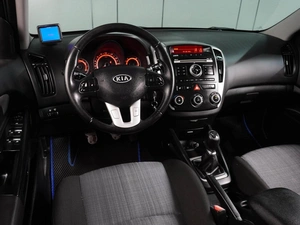 Хетчбэк Kia Ceed 2011 года, 699000 рублей, Воронеж