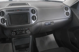 Внедорожник Volkswagen Tiguan 2011 года, 1289000 рублей, Кемерово