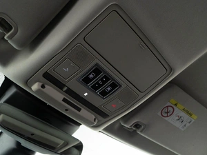 Внедорожник Land Rover Discovery 2017 года, 4738888 рублей, Москва