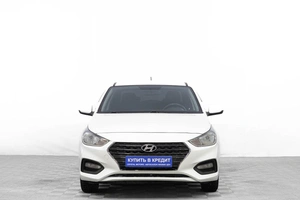 Седан Hyundai Solaris 2017 года, 989000 рублей, Барнаул