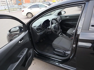 Седан Hyundai Solaris 2021 года, 1950000 рублей, Железногорск