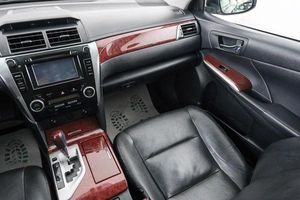 Седан Toyota Camry 2013 года, 1999000 рублей, Красноярск