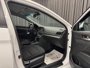 Седан Hyundai Elantra 2019 года, 1350000 рублей, Красноярск