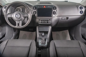 Внедорожник Volkswagen Tiguan 2010 года, 1099000 рублей, Томск