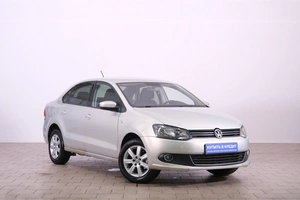 Седан Volkswagen Polo 2013 года, 919000 рублей, Омск