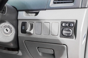 Минивэн Toyota Voxy 2005 года, 1319000 рублей, Барнаул