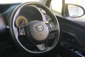 Хетчбэк Toyota Vitz 2019 года, 1249000 рублей, Омск