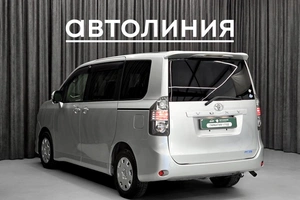 Минивэн Toyota Voxy 2010 года, 1390000 рублей, Красноярск