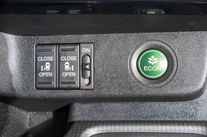 Минивэн Honda Stepwgn 2017 года, 1999000 рублей, Барнаул