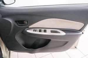 Седан Toyota Belta 2005 года, 549000 рублей, Красноярск
