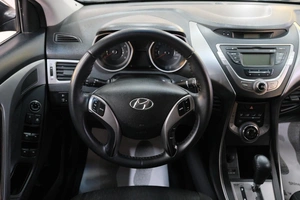 Седан Hyundai Elantra 2012 года, 859000 рублей, Омск