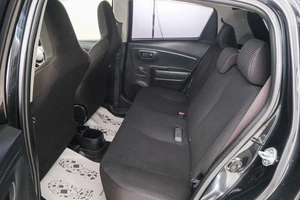 Хетчбэк Toyota Vitz 2017 года, 829000 рублей, Красноярск