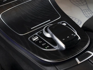 Седан Mercedes-benz E-класс 2018 года, 3700000 рублей, Омск