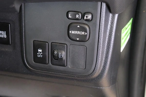 Минивэн Toyota Wish 2009 года, 1379000 рублей, Омск