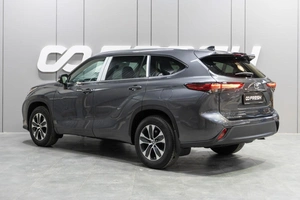 Внедорожник Toyota Highlander 2022 года, 7480000 рублей, Тюмень