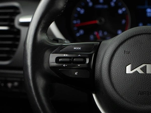 Седан Kia Rio 2022 года, 1348055 рублей, Москва