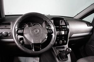 Минивэн Opel Zafira 2011 года, 529000 рублей, Сургут