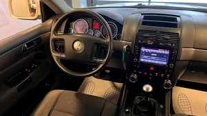 Внедорожник Volkswagen Touareg 2004 года, 799000 рублей, Красноярск