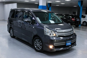 Минивэн Toyota Noah 2011 года, 1498000 рублей, Солонцы