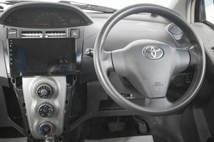 Хетчбэк Toyota Vitz 2005 года, 499000 рублей, Кемерово