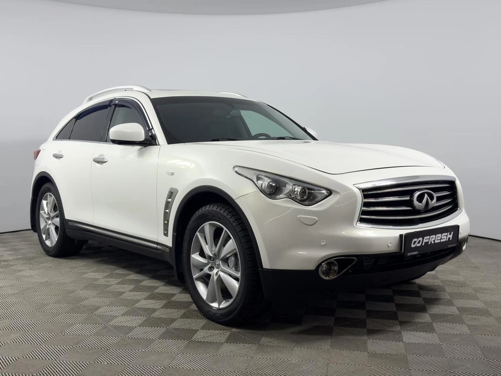 Внедорожник Infiniti QX70 2014 года, 1697200 рублей, Казань