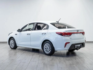 Седан Kia Rio 2017 года, 1179000 рублей, Саратов