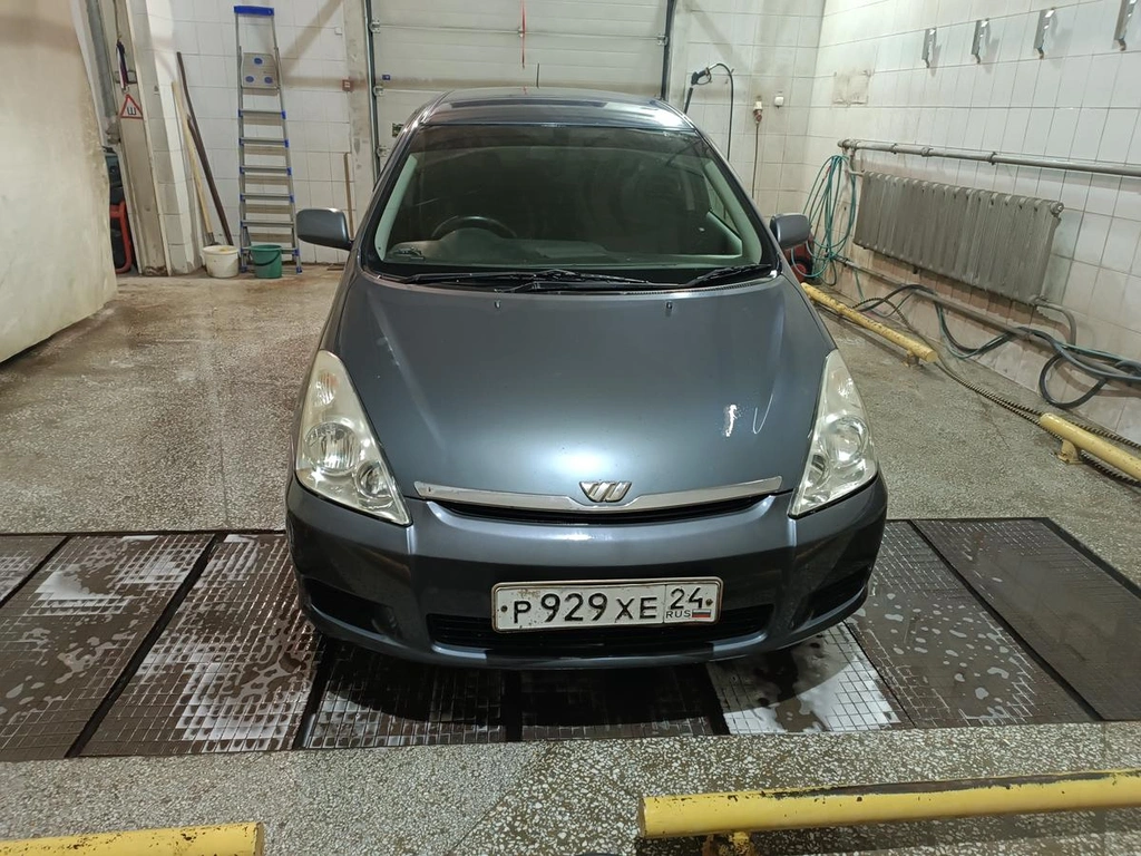 Минивэн Toyota Wish 2003 года, 685000 рублей, Красноярск