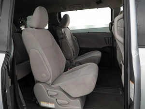 Минивэн Toyota Sienna 2016 года, 2548077 рублей, Москва