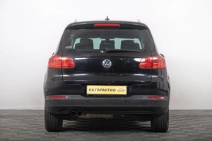 Внедорожник Volkswagen Tiguan 2012 года, 1259000 рублей, Томск