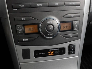 Седан Toyota Corolla 2011 года, 1250000 рублей, Тюмень