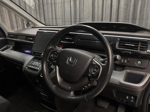 Минивэн Honda Stepwgn 2018 года, 1899000 рублей, Красноярск