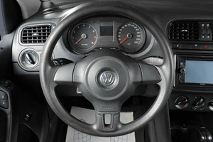 Седан Volkswagen Polo 2011 года, 899000 рублей, Тюмень