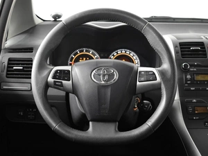 Хетчбэк Toyota Auris 2011 года, 863100 рублей, Казань